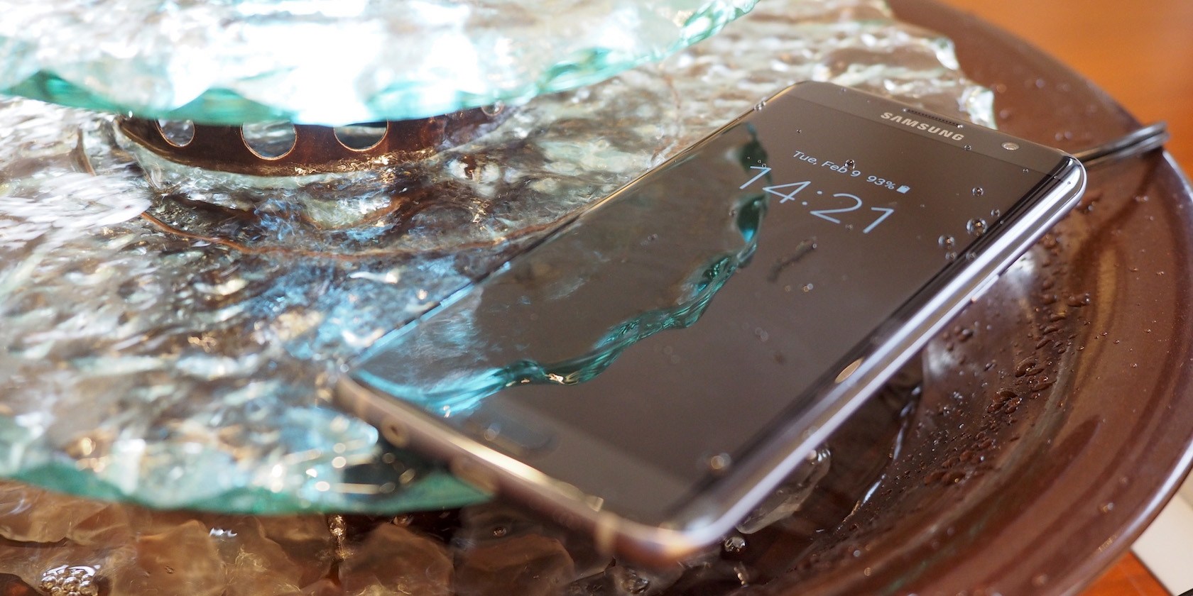 اختبار مقاومة الماء على هاتف جلاكسي اس Galaxy S7