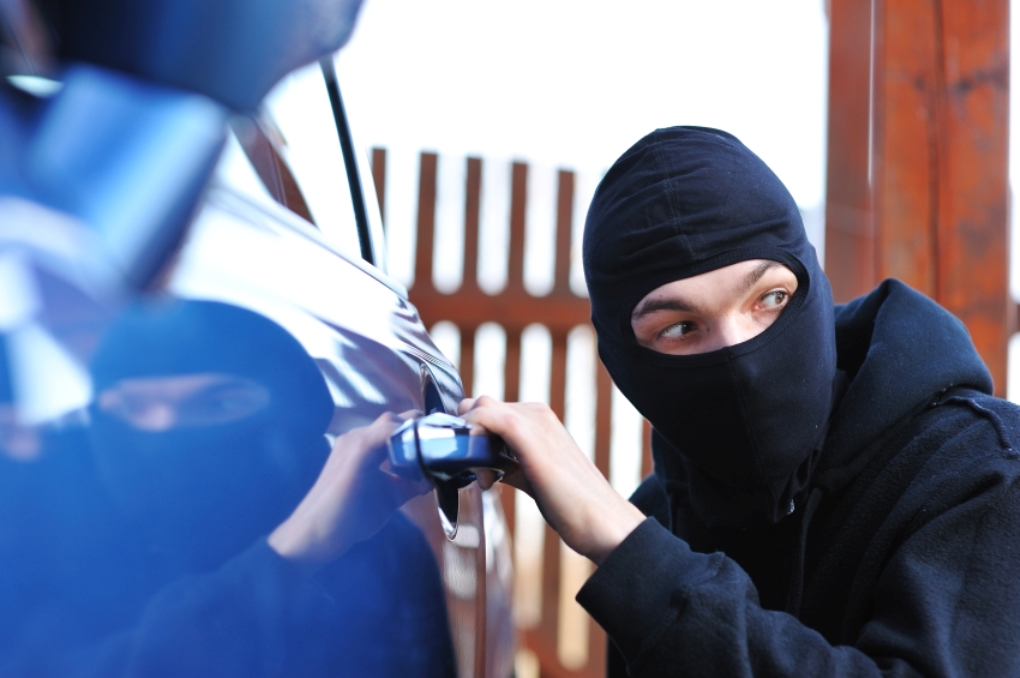 اكتشاف ثغرة خطيرة تهدد بسرقة ملايين السيارات عبر العالم Car stealing