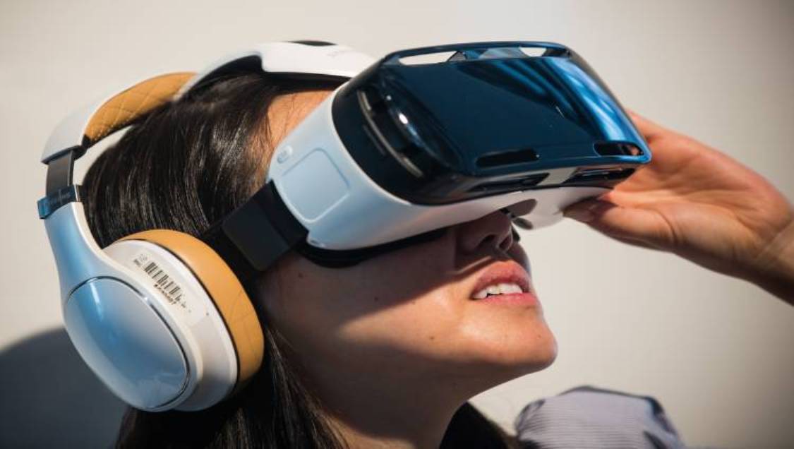 سامسونج Samsung تروج لنظارة الواقع الافتراضي Gear VR