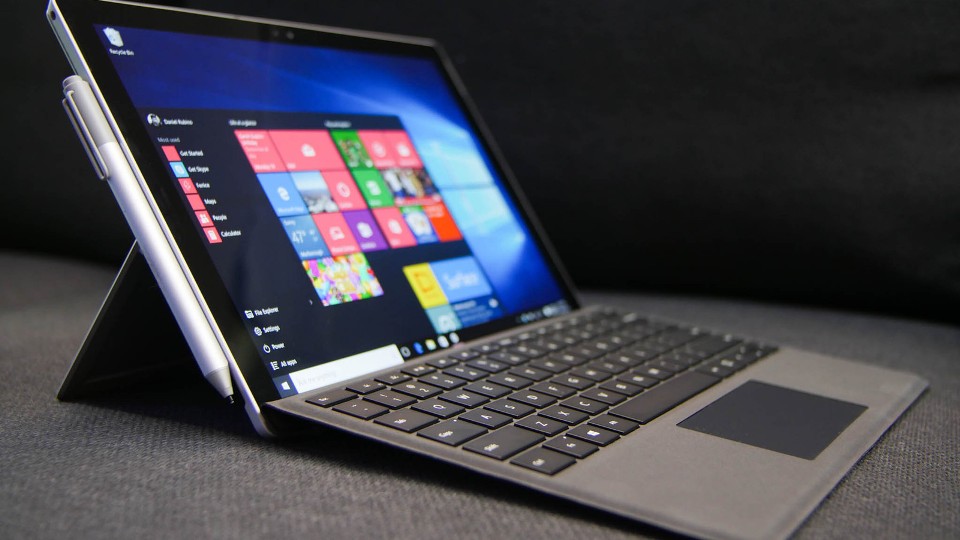 مايكروسوفت Microsoft تحل مشكلة بجهازي Surface Pro 4 وSurface Book